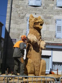sculpture en bois "la bête" (Fête de la Madeleine)